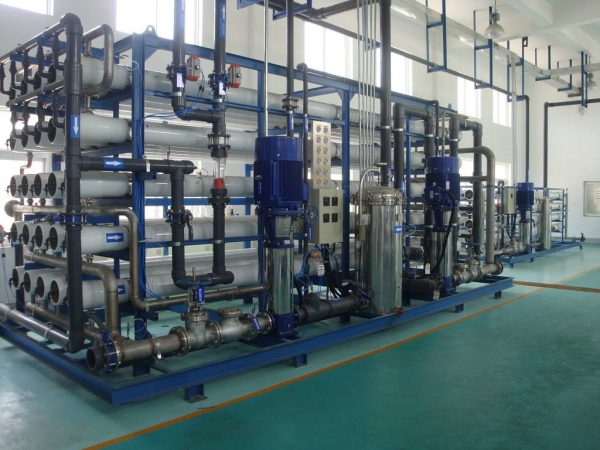 Equipamento de tratamento de água RO